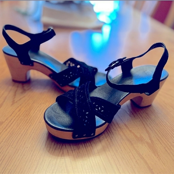 UGG Luella Black suede leather ankle strap clog sandals 9 NWT - Picture 2 of 10